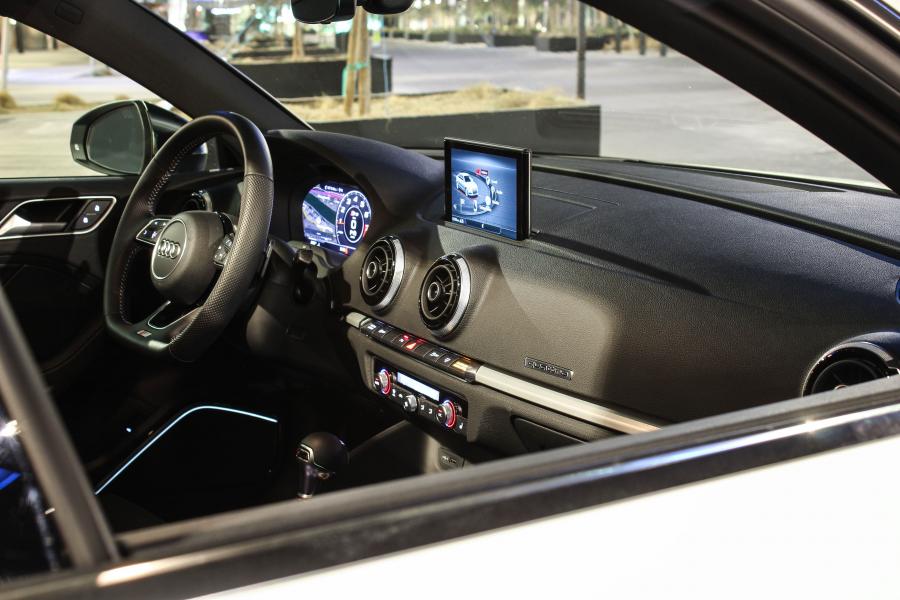 Интерьер Audi S3 Sedan (8V) 2016 года  (NA) (фото 33 из 40)